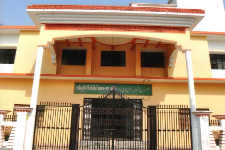 Talimuddin Niswan Mahavidyalaya campus in Mau, Uttar Pradesh, India — photo 1