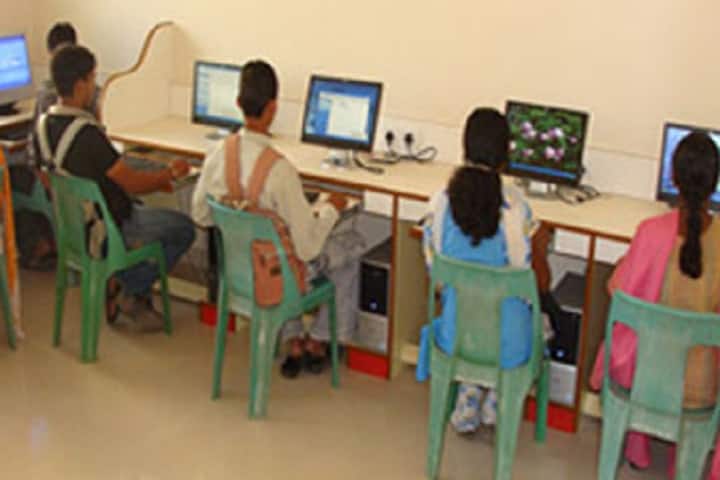 Venutai Chavan College campus in Karad, Maharashtra, India — photo 3