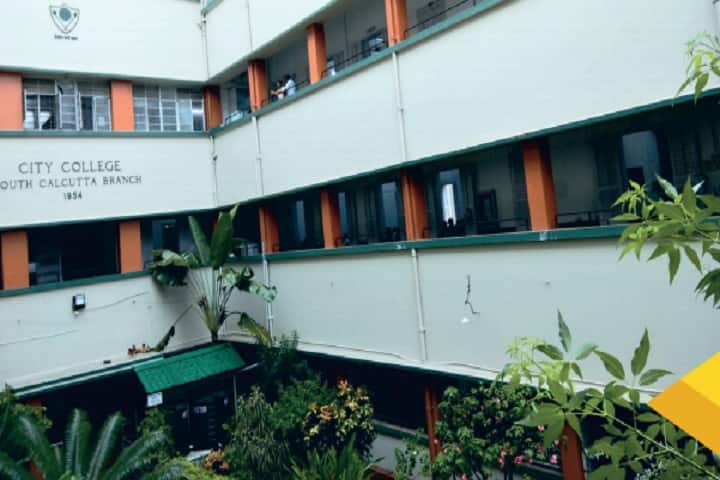 Prafulla Chandra College campus in Kolkata, West Bengal, India — photo 1