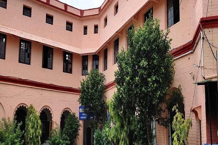 Mahila Vidyalaya Degree College campus in Lucknow, Uttar Pradesh, India — photo 1