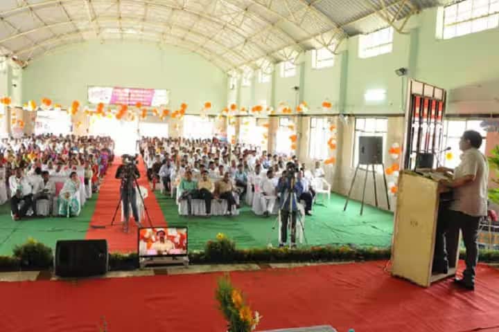 Saraswati-Dhanwantari Dental College and Hospital and Post Graduate Research Institute campus in Parbhani, Maharashtra, India — photo 5