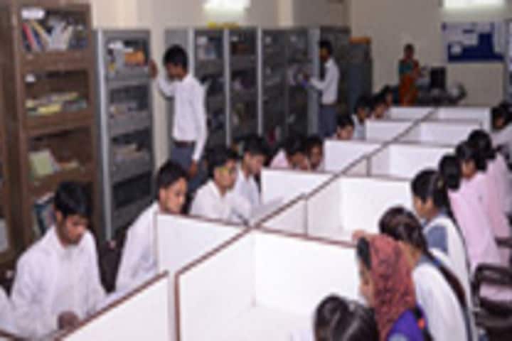 Smt Savitri Devi Memorial Degree College campus in Bareilly, Uttar Pradesh, India — photo 4