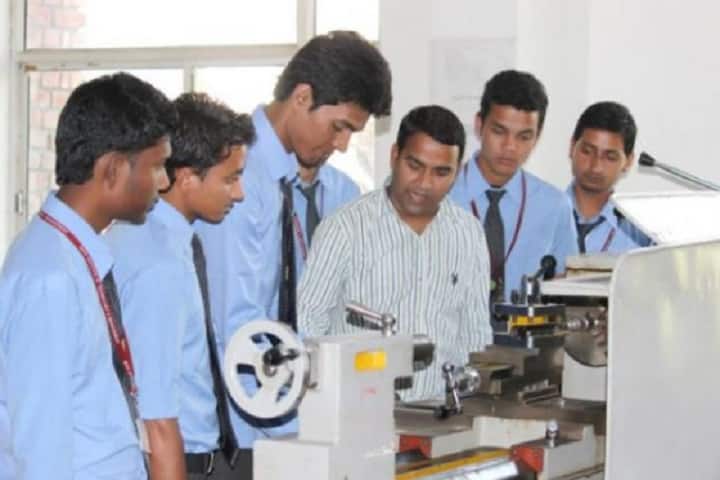 Advance Institute of Science and Technology campus in Dehradun, Uttarakhand, India — photo 6