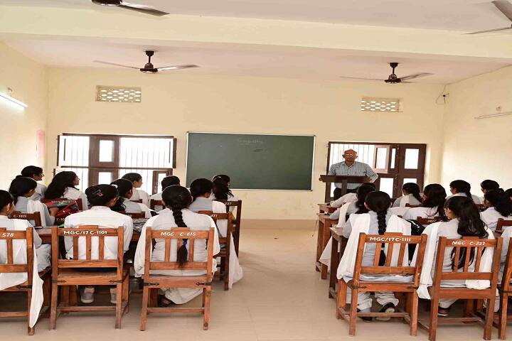 Smt Kamla Devi Gauridutt Mittal Mahila Mahavidyalaya campus in Sardarshahr, Rajasthan, India — photo 4