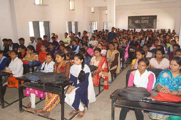 Janata Kala Vanijya Mahavidyalaya campus in Malkapur, Maharashtra, India — photo 1