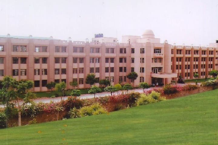 Rajasthan Dental College and Hospital campus in Jaipur, Rajasthan, India — photo 1