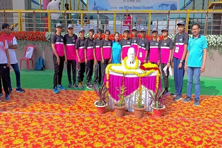 Smt Champaben Balchand Shah Mahila Mahavidyalaya campus in Sangli Miraj Kupwad, Maharashtra, India — photo 3