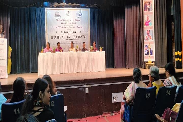 Smt Champaben Balchand Shah Mahila Mahavidyalaya campus in Sangli Miraj Kupwad, Maharashtra, India — photo 4