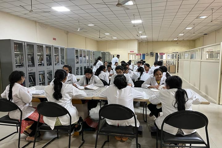 People's Dental Academy campus in Bhopal, Madhya Pradesh, India — photo 4