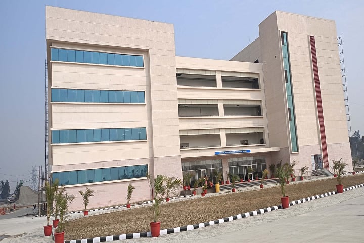 Mahatma Vidur Autonomous State Medical College campus in Bijnor, Uttar Pradesh, India — photo 1