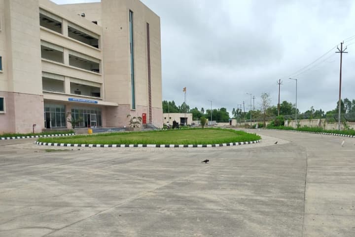 Mahatma Vidur Autonomous State Medical College campus in Bijnor, Uttar Pradesh, India — photo 2