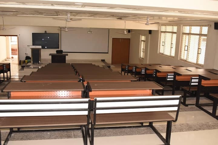 Maharshi Devraha Baba Autonomous State Medical College campus in Deoria, Uttar Pradesh, India — photo 4