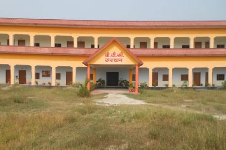 Bhagwan Aadarsh Mahavidyalaya campus in Azamgarh, Uttar Pradesh, India — photo 1