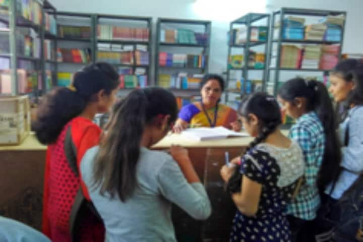 Smt Rajkamal Baburao Tidke Mahavidyalaya campus in Nagpur, Maharashtra, India — photo 4