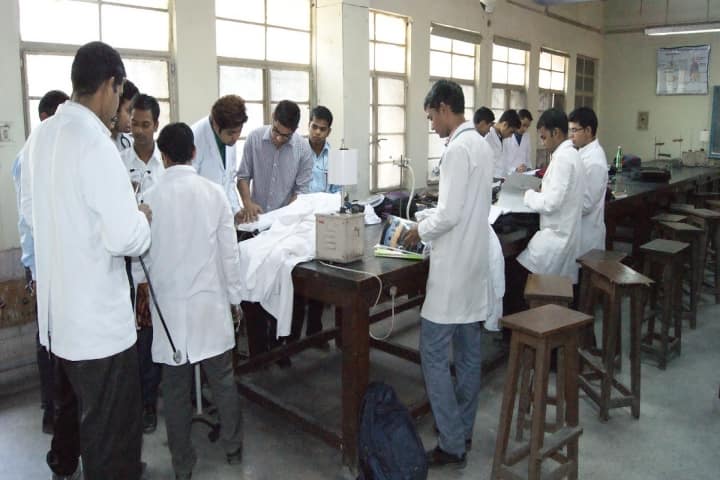 LLRM Medical College campus in Meerut, Uttar Pradesh, India — photo 4
