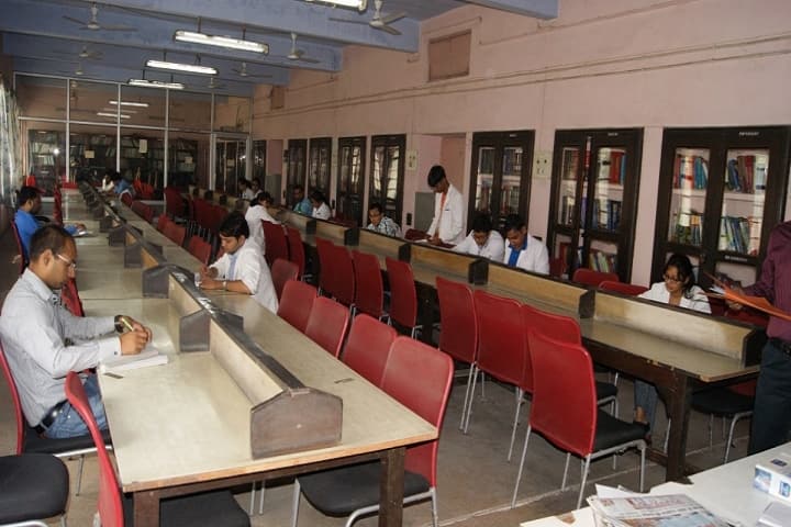 LLRM Medical College campus in Meerut, Uttar Pradesh, India — photo 5