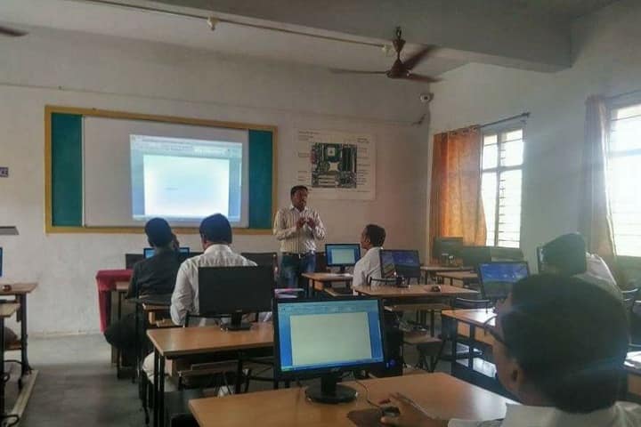 Vidnyan Mahavidyalaya campus in Sangola, Maharashtra, India — photo 3