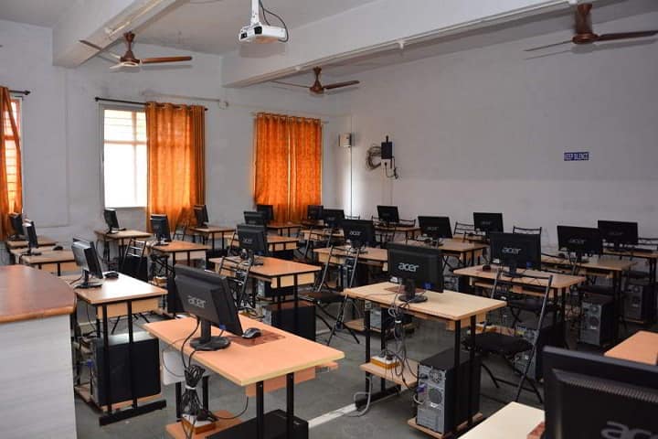 Vidnyan Mahavidyalaya campus in Sangola, Maharashtra, India — photo 6
