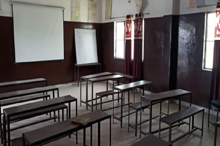 Sri Radha Rani Mahavidyalaya campus in Hathras, Uttar Pradesh, India — photo 3