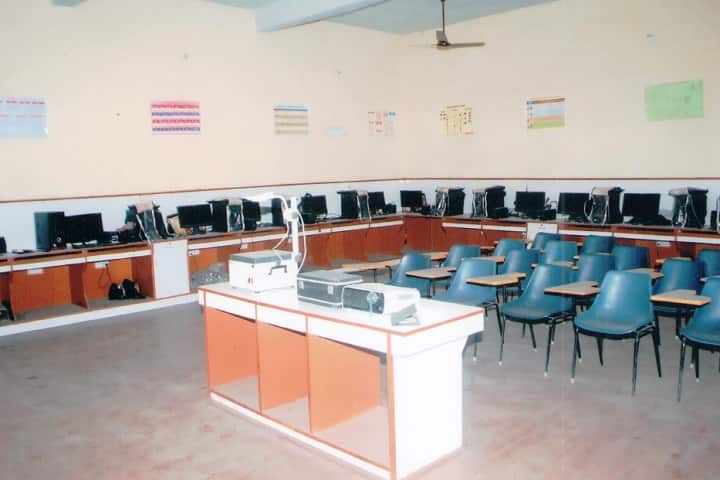 Pt Kundanlal Shukla Mahavidyalaya campus in Kanpur Dehat, Uttar Pradesh, India — photo 4