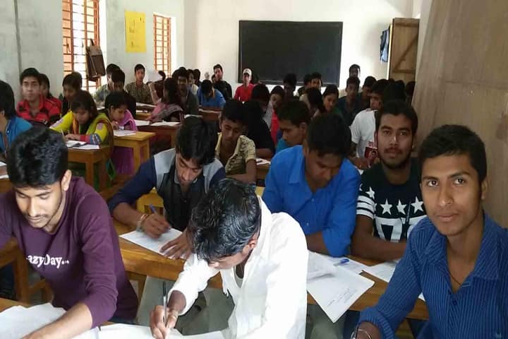 Sardar Vallabhbhai Patel Mahavidyalaya campus in Varanasi, Uttar Pradesh, India — photo 3