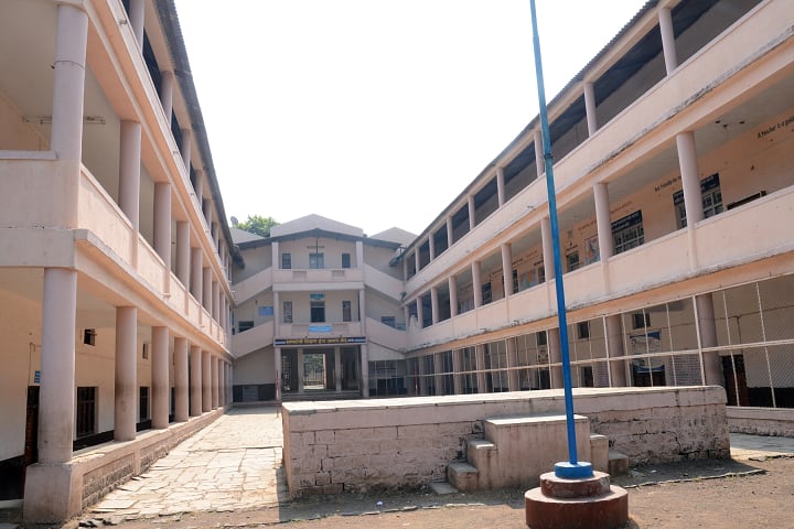 Rayat Shikshan Sanstha's Laxmibai Bhaurao Patil Mahila Mahavidyalaya campus in Solapur, Maharashtra, India — photo 2