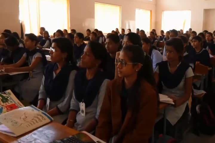 Rayat Shikshan Sanstha's Laxmibai Bhaurao Patil Mahila Mahavidyalaya campus in Solapur, Maharashtra, India — photo 4