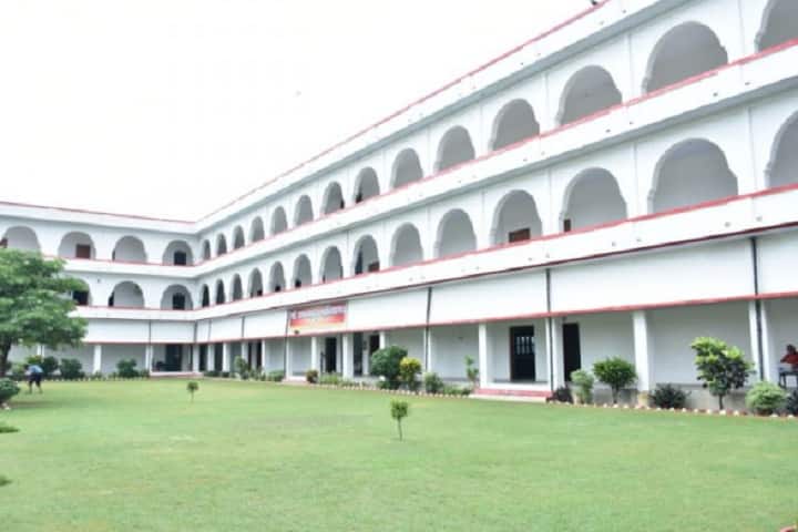 Shri Amar Bahadur Mahavidyalaya campus in Sultanpur, Uttar Pradesh, India — photo 1