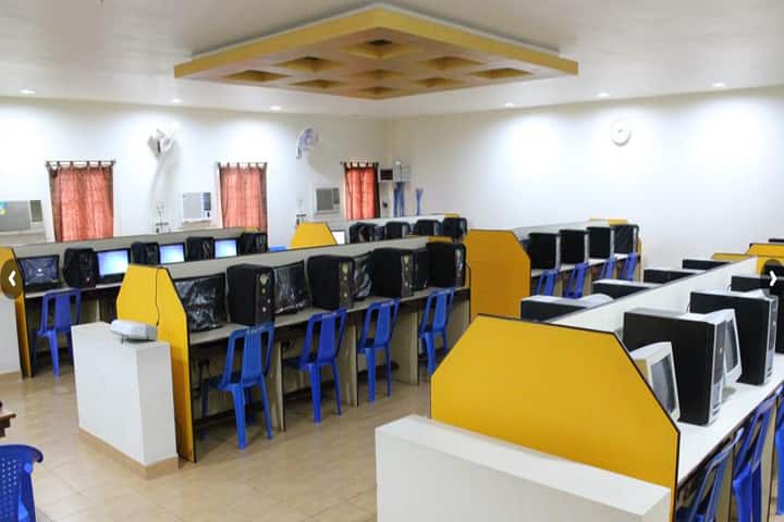 Saradha Gangadharan College campus in Pondicherry, Puducherry, India — photo 2