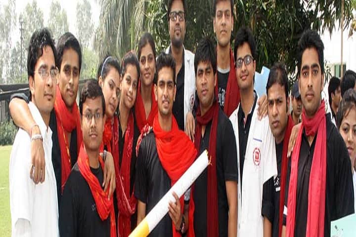 Trilokchand Degree College campus in Bareilly, Uttar Pradesh, India — photo 1
