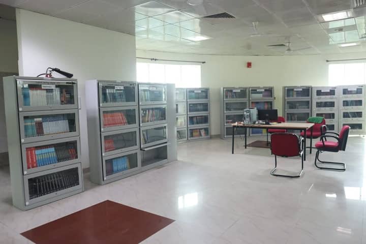 Rani Durgavati Medical College campus in Banda, Uttar Pradesh, India — photo 4