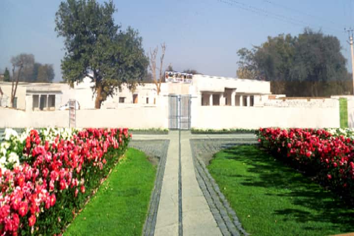 Shrimati Murti Devi Mahavidyalaya campus in Nohar, Rajasthan, India — photo 1