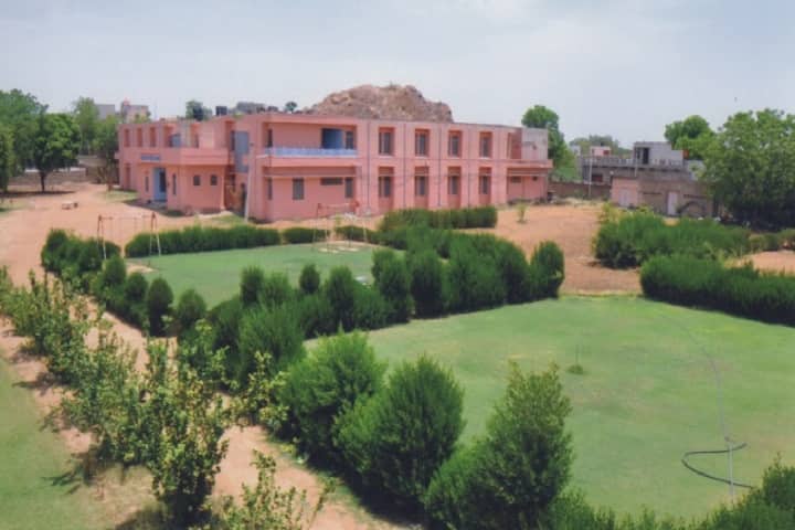 Shree Chavo Veero Girls PG College campus in Jhunjhunu, Rajasthan, India — photo 2