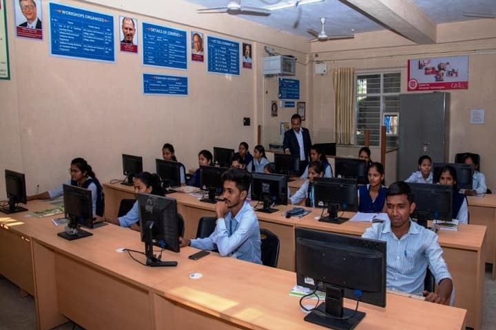 Pravara Rural Education Society's Arts campus in Ahmednagar, Maharashtra, India — photo 2