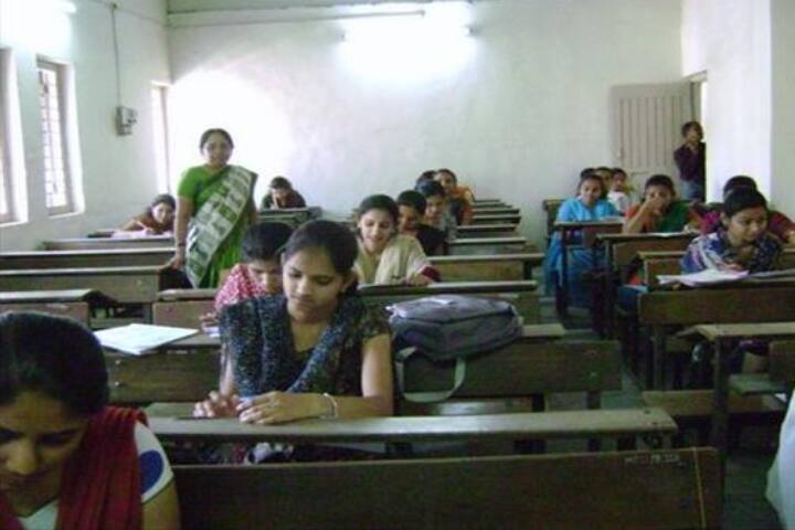 Dr Subhash Mahila Arts Commerce and Home Science College campus in Junagadh, Gujarat, India — photo 1