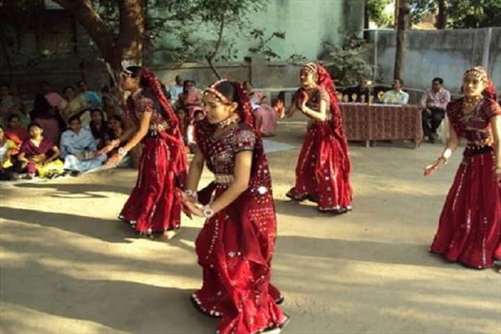 Dr Subhash Mahila Arts Commerce and Home Science College campus in Junagadh, Gujarat, India — photo 2