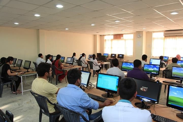 Era's Lucknow Medical College and Hospital campus in Lucknow, Uttar Pradesh, India — photo 2