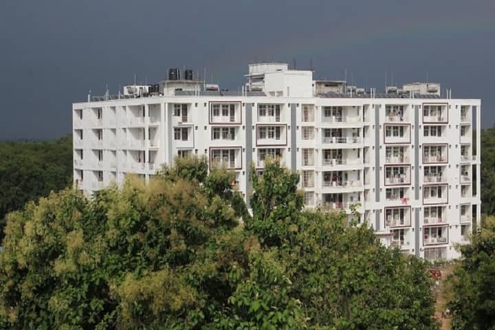 Era's Lucknow Medical College and Hospital campus in Lucknow, Uttar Pradesh, India — photo 3