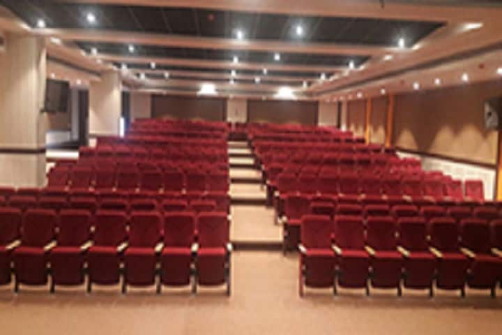 Shree Halari Visa Oswal College of Commerce campus in Mumbai, Maharashtra, India — photo 2