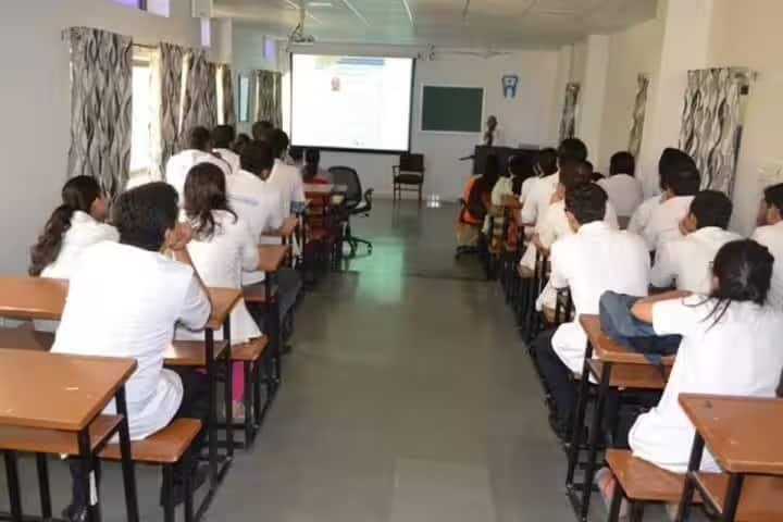 Manubhai Patel Dental College campus in Vadodara, Gujarat, India — photo 4