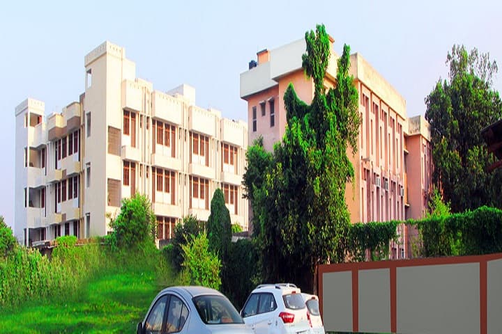 BRD Medical College Gorakhpur campus in Gorakhpur, Uttar Pradesh, India — photo 6