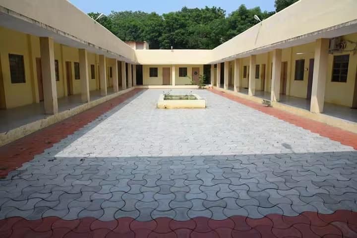 St John's College campus in Tirunelveli, Tamil Nadu, India — photo 5