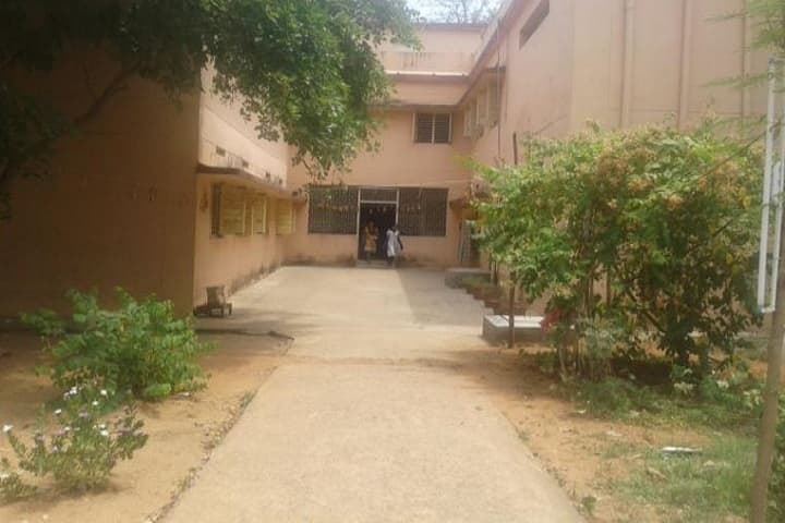 Singareni Collieries Womens Degree and PG College campus in Kothagudem, Telangana, India — photo 1