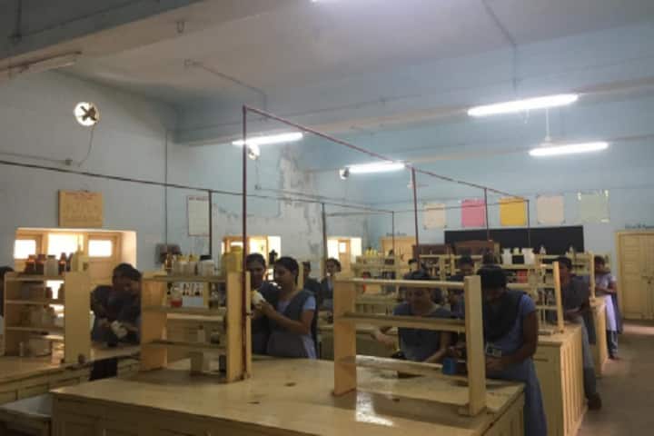Singareni Collieries Womens Degree and PG College campus in Kothagudem, Telangana, India — photo 5