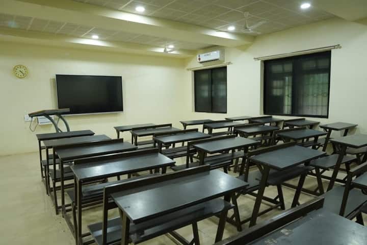 Dayanand College of Arts campus in Latur, Maharashtra, India — photo 3