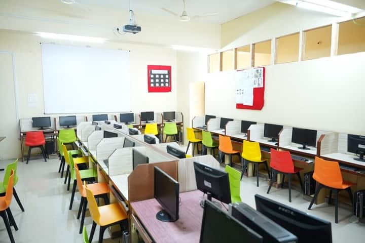 Dayanand College of Arts campus in Latur, Maharashtra, India — photo 4