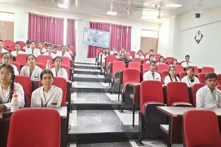 Dr Sone Lal Patel Autonomous State Medical College campus in Pratapgarh, Uttar Pradesh, India — photo 2