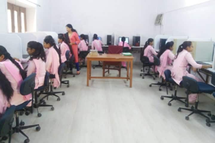 Chandrakanti Ramawati Devi Arya Mahila PG College campus in Gorakhpur, Uttar Pradesh, India — photo 2