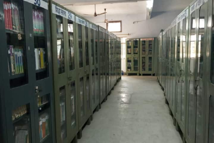Chandrakanti Ramawati Devi Arya Mahila PG College campus in Gorakhpur, Uttar Pradesh, India — photo 3