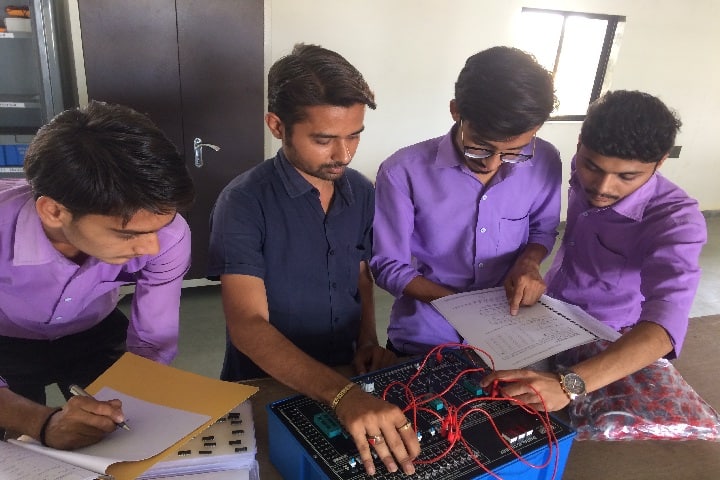 Smt Shantaben Haribhai Gajera Engineering College campus in Amreli, Gujarat, India — photo 4